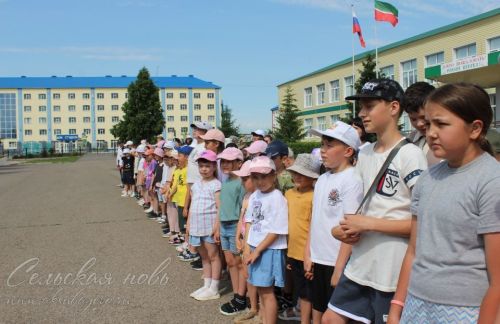 Аксубайда Россия Федерациясе әләмен күтәрделәр