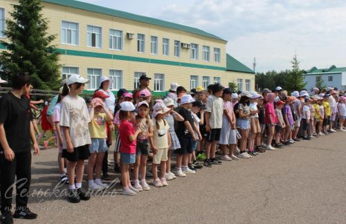 Аксубайда Россия Федерациясе әләмен күтәрделәр