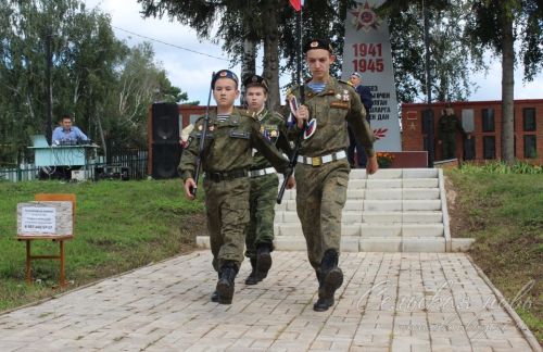 В Аксубаевском районе открыли памятник погибшим в Афганской, Чеченской и локальных войнах и их матерям