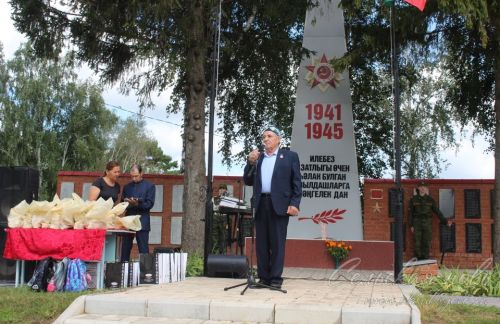 В Аксубаевском районе открыли памятник погибшим в Афганской, Чеченской и локальных войнах и их матерям