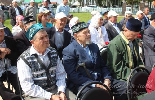 В Аксубаевском районе открыли памятник погибшим в Афганской, Чеченской и локальных войнах и их матерям