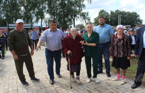 В Аксубаевском районе открыли памятник погибшим в Афганской, Чеченской и локальных войнах и их матерям