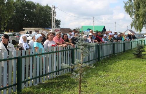 В Аксубаевском районе открыли памятник погибшим в Афганской, Чеченской и локальных войнах и их матерям