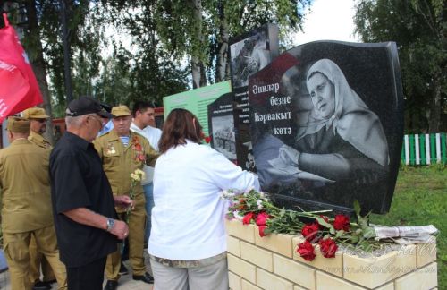 В Аксубаевском районе открыли памятник погибшим в Афганской, Чеченской и локальных войнах и их матерям