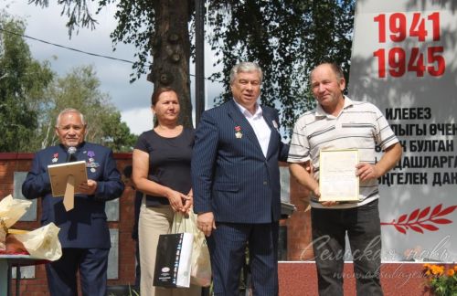 В Аксубаевском районе открыли памятник погибшим в Афганской, Чеченской и локальных войнах и их матерям