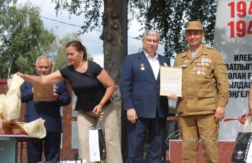 В Аксубаевском районе открыли памятник погибшим в Афганской, Чеченской и локальных войнах и их матерям
