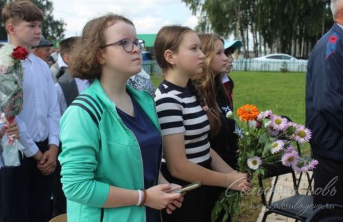В Аксубаевском районе открыли памятник погибшим в Афганской, Чеченской и локальных войнах и их матерям