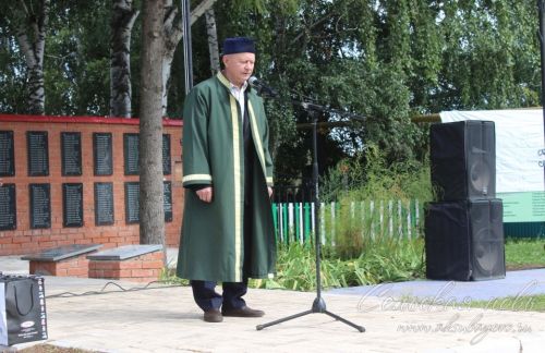 В Аксубаевском районе открыли памятник погибшим в Афганской, Чеченской и локальных войнах и их матерям