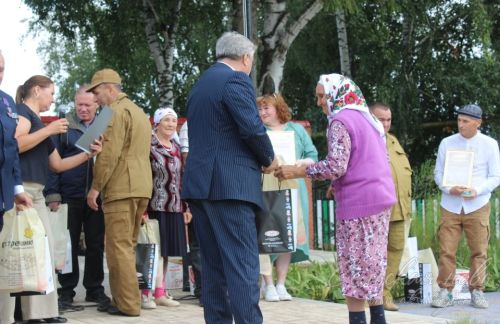 В Аксубаевском районе открыли памятник погибшим в Афганской, Чеченской и локальных войнах и их матерям