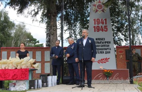 В Аксубаевском районе открыли памятник погибшим в Афганской, Чеченской и локальных войнах и их матерям