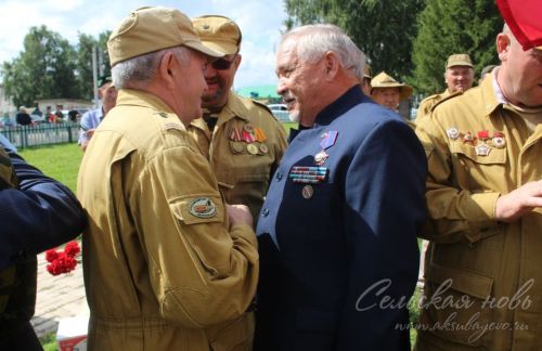 В Аксубаевском районе открыли памятник погибшим в Афганской, Чеченской и локальных войнах и их матерям