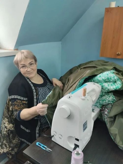 Шьют «тепло» для бойцов