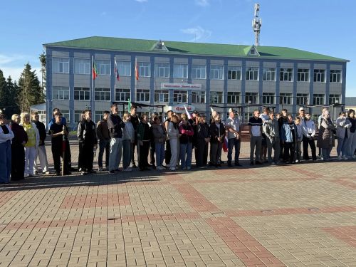 Аксубайлылар хезмәткә хәер-фатихалар һәм яңа телефоннар белән киттеләр