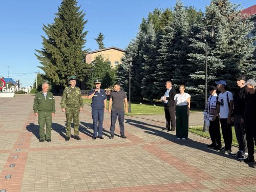 Аксубайлылар хезмәткә хәер-фатихалар һәм яңа телефоннар белән киттеләр