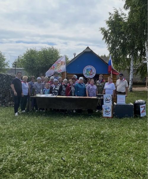 Иске Ильдеряк авылында яшәүчеләр, якташларын искә алып, Россия көнен билгеләп үттеләр