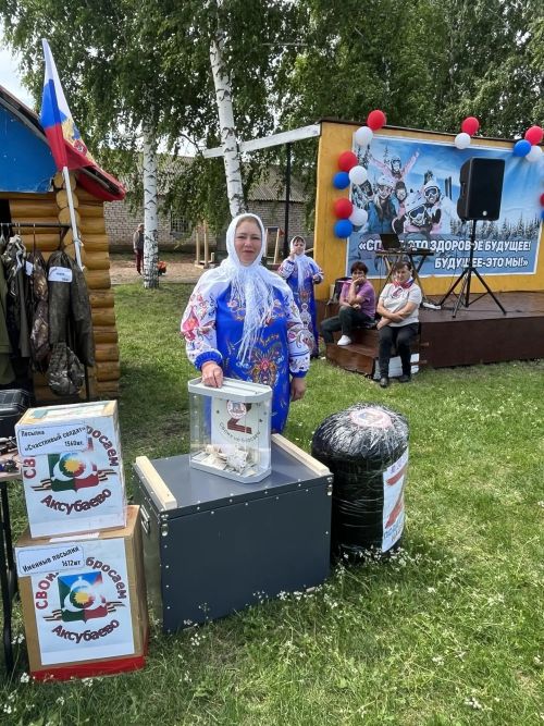 Староильдеряковцы, почтив память земляка, торжественно отметили День России