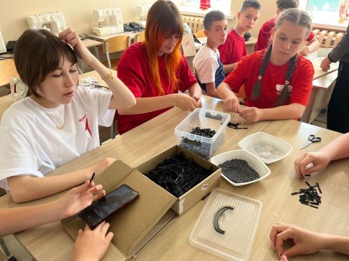 Аксубай «Беренчеләре» махсус хәрби операция сугышчылары өчен сугыш кирәк-яракларына махсус элементлар әзерлиләр