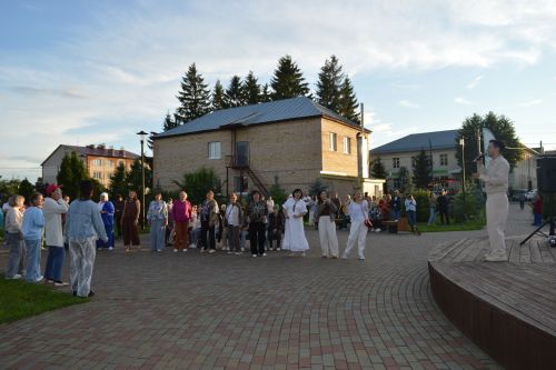 Аксубайлыларга Илшат Хәмәдиев музыкаль кичә бүләк итте