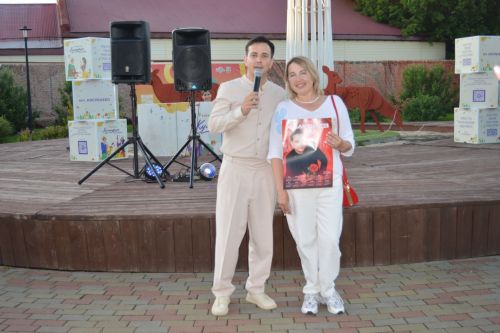 Аксубайлыларга Илшат Хәмәдиев музыкаль кичә бүләк итте