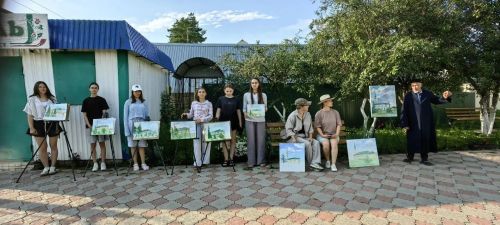 «Аксубай палитрасы»: картиналар мәчет диварлары янында туды