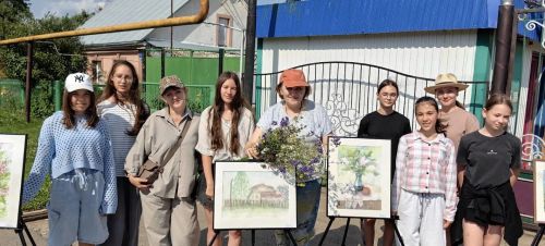«Аксубай палитрасы»: картиналар мәчет диварлары янында туды