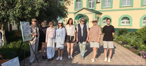 «Аксубай палитрасы»: картиналар мәчет диварлары янында туды