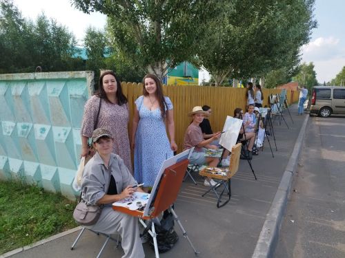 «Аксубай палитрасы»: картиналар мәчет диварлары янында туды