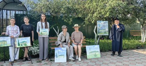 «Аксубай палитрасы»: картиналар мәчет диварлары янында туды