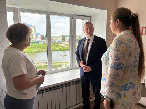 Депутаттан зур бүләк