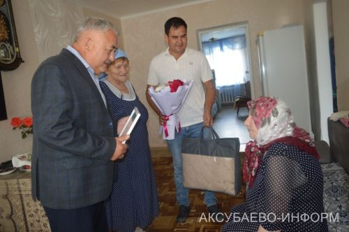 Аксубай ветеранын район җитәкчелеге юбилее белән котлады