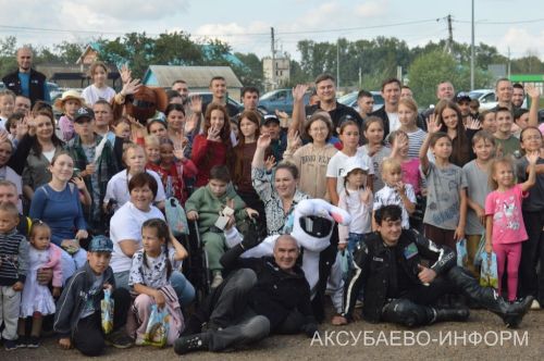 Аксубайда байкерлар балаларга шатлык бүләк итте