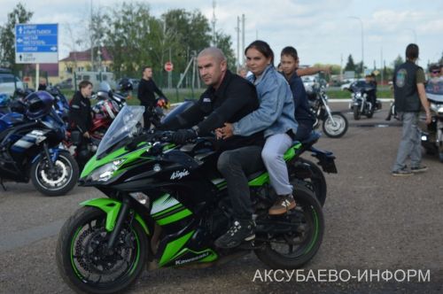 Аксубайда байкерлар балаларга шатлык бүләк итте