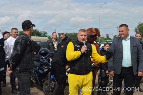 Аксубайда байкерлар балаларга шатлык бүләк итте