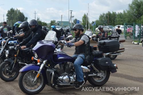 Аксубайда байкерлар балаларга шатлык бүләк итте