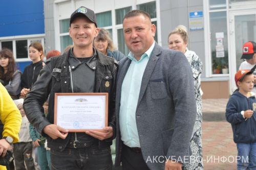 Аксубайда байкерлар балаларга шатлык бүләк итте