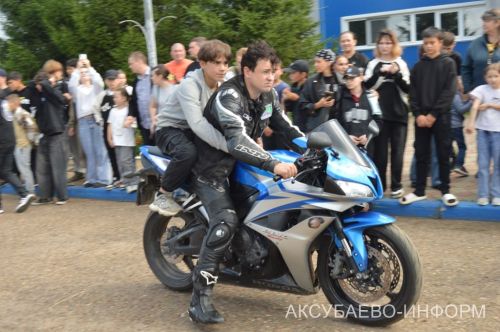 Аксубайда байкерлар балаларга шатлык бүләк итте