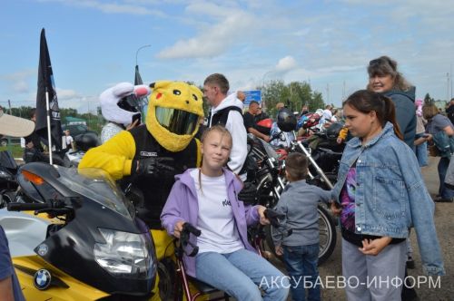 Аксубайда байкерлар балаларга шатлык бүләк итте