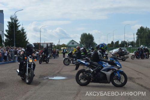 Аксубайда байкерлар балаларга шатлык бүләк итте