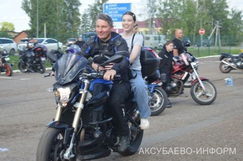 Аксубайда байкерлар балаларга шатлык бүләк итте