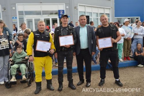 Аксубайда байкерлар балаларга шатлык бүләк итте