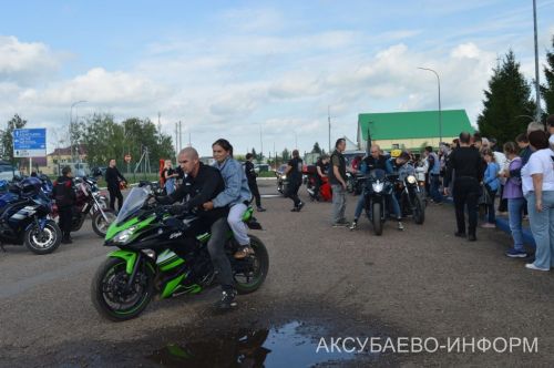 Аксубайда байкерлар балаларга шатлык бүләк итте