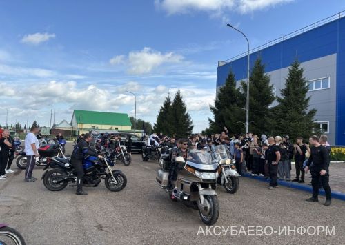 Аксубайда байкерлар балаларга шатлык бүләк итте