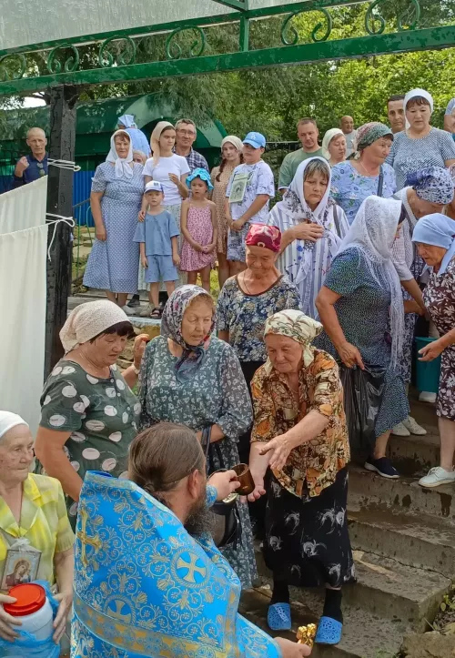 Таш чокыр чишмәсенә тәре йөреше ясадылар