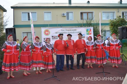 Аксубай районында ишегалды бәйрәме: җырлар, уеннар, котлаулар