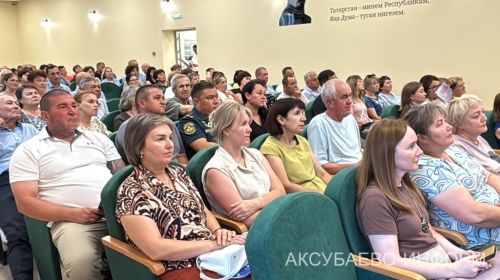Айдар Метшин Аксубай районында «Нәтиҗәгә эшлибез!» форумында Халык партиясенең казанышлары һәм планнары турында сөйләде