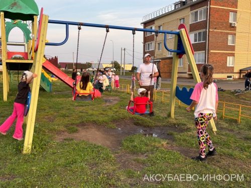 Игелекле күршеләр паркта очрашты