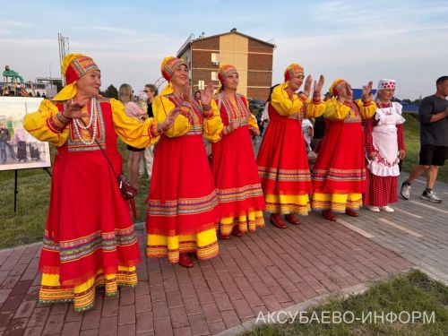 Игелекле күршеләр паркта очрашты