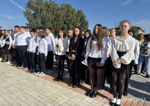 В Аксубаевском районе для более 2390 учеников прозвенел первый звонок