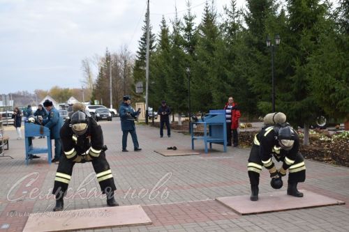 В Аксубаеве прошел заключительный этап соревнований по функциональному пожарному многоборью среди территориальных подразделений Федеральной противопожарной службы по РТ 2023 года