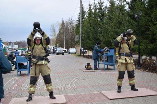 В Аксубаеве прошел заключительный этап соревнований по функциональному пожарному многоборью среди территориальных подразделений Федеральной противопожарной службы по РТ 2023 года